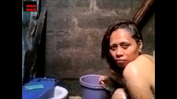 video カムで誘惑するお風呂をしているフィリピン人の女の子素敵なおっぱいと猫 sex