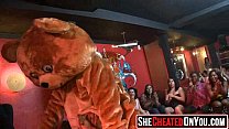 video 04 это сумасшедшая вечеринка шлюх сосет член стриптизерши 176 sex
