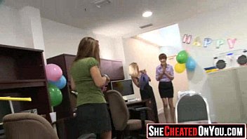 video 24 богатые милфы отсасывают стриптизершам на подпольной вечеринке над ними 38 sex