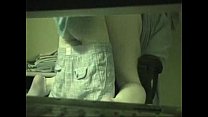 video 隠されたカムは彼女の机でお父さんクソお母さんを捕まえました sex