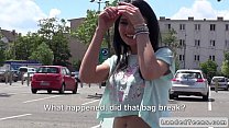 video 男は公共の場で彼の車の中でロシアのティーンをファック sex