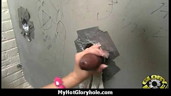 video 角質の女性はgloryholecocksucking異人種間の18を楽しんでいます sex
