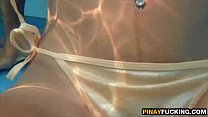 video プールで指で触れた2人のフィリピン人アマチュア sex