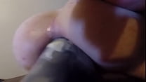 video 巨大なアナルディルドを挿入するガールフレンド sex