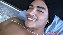 video ラティーノは彼の大きなノーカットのペニスをけいれん sex
