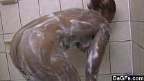 video dagfs私の隣人は私のシャワーを借りて自慰行為をします sex