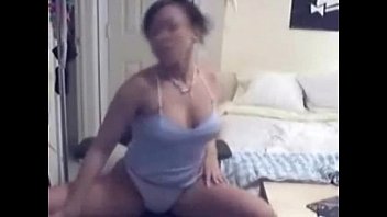 video горячая чернокожая подруга трясет попкой sex