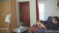 video チェコのかわい子ちゃんはシャワーの後でそれを荒くします sex