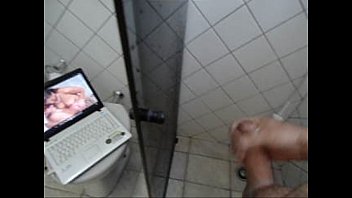 video ジャックオフしてお風呂を楽しんでいますavi sex