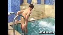 video プールサイドで楽しんでいるの若者 sex
