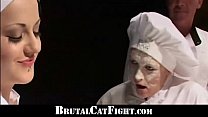 video キッチンでの痴女キャットファイトと汚い性交 sex