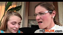 video 母は私のコックを固くします sex
