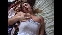 video 見栄えの良いgfは自慰行為中に自分自身を示しています sex