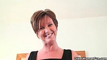 video 安いスリルを探している退屈な英国の母親 sex