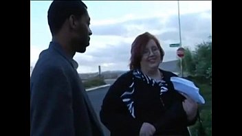 video рыжая жиробасина получает ir с большим черным членом sex