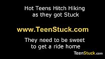 video 十代は車の後ろからそれを取る sex