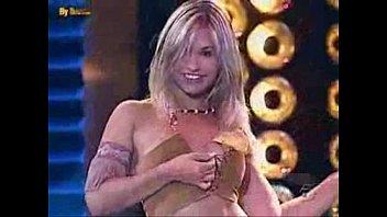 video девушка раздевается по телевизору sex