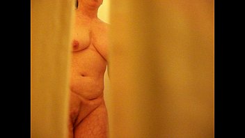 video 隠されたカムのシャワーで自慰行為を捕まえたお母さん sex