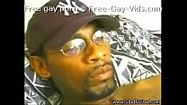 video черный мужик показывает пресс дрочит огромный член sex