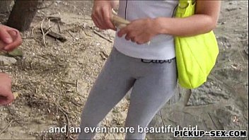 video 本物のアマチュアミニーマンガは現金のために木の下で強打しました sex