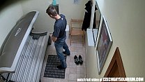 video молодого человека тайно сняли в публичном солярии sex