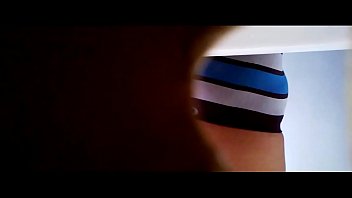 video バスルームで叔父をスパイ sex