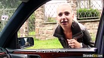video ジェシーシンクレアは車の後ろでbjを与える sex