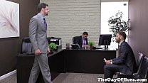 video ゲイの制服はねばねばした三人組の楽しみを塊にします sex