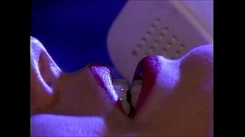 video 汚い話アシュリンギアは電話セックスのためにジョンドゥーに電話します sex