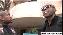 video スペックと2つの黒いモンスターコックを持つブロンド sex