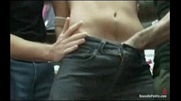 video 公共の場で犯されたラテンの熱い男の子 sex