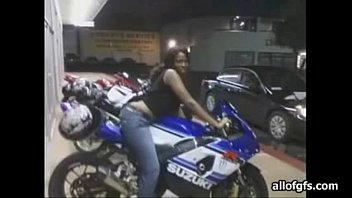 video трахаю жену своего кореша белый чувак удовлетворяет черную сучку жену sex