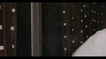 video 角質の男と見事なブルネットのシャワー sex